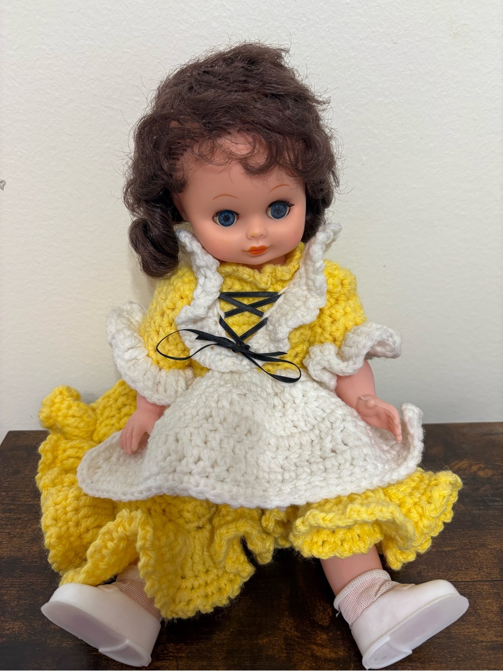 Vintage 13in plastic doll yellow & white crochet dress brown hair blue eyes